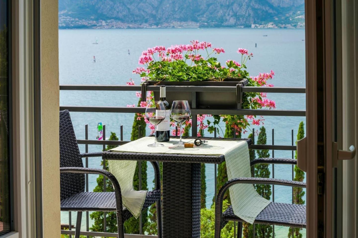 Finestra Sul Lago Malcesine Apt Riva Kültér fotó